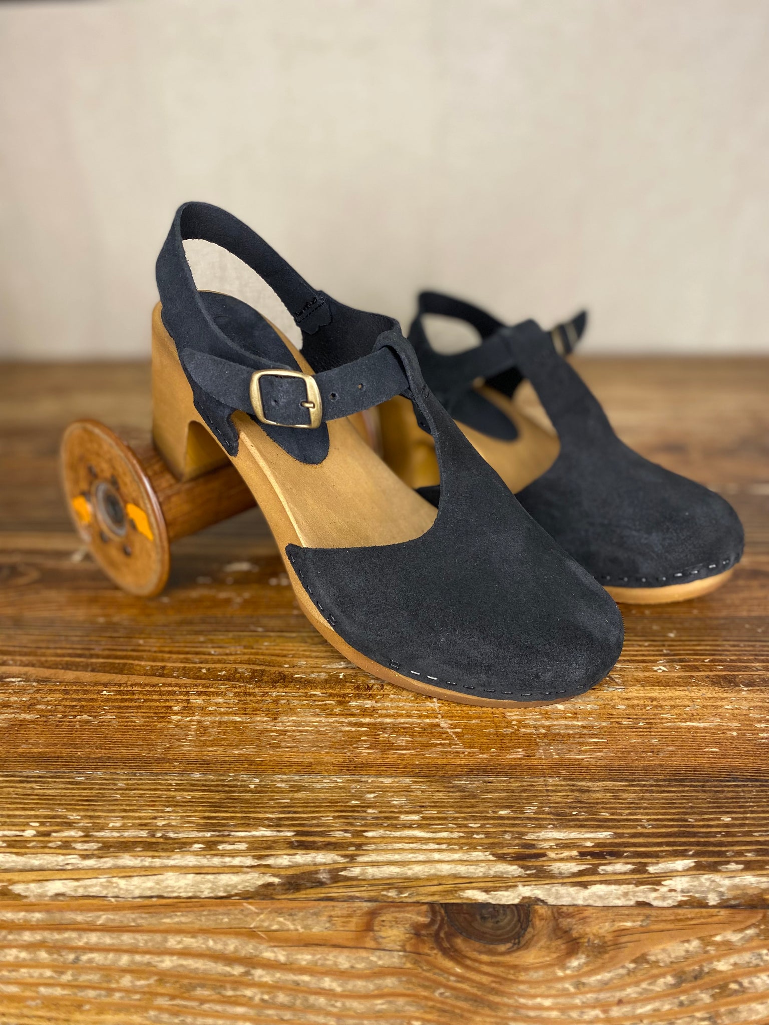 Nancy T-Bar High Clog - Noir Suede