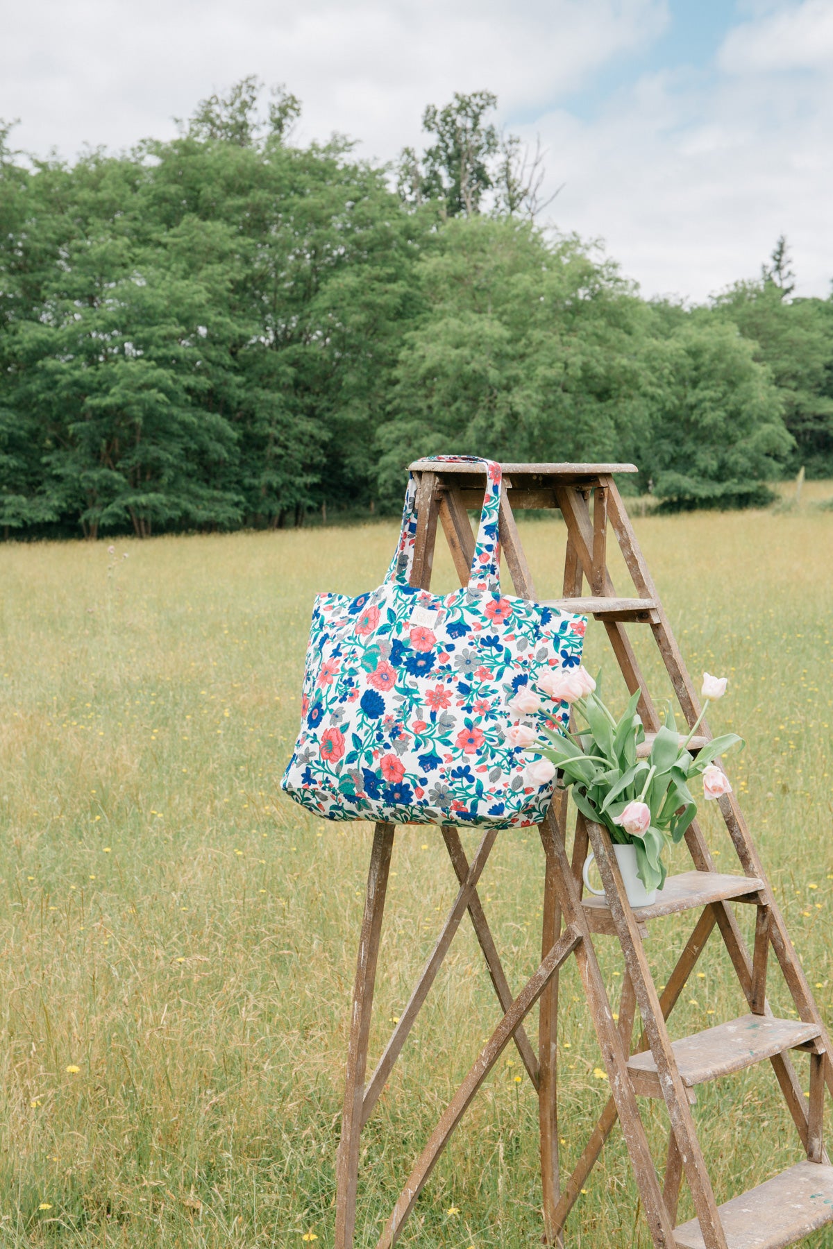Beverly Tote Bag - Blue Summer Meadow